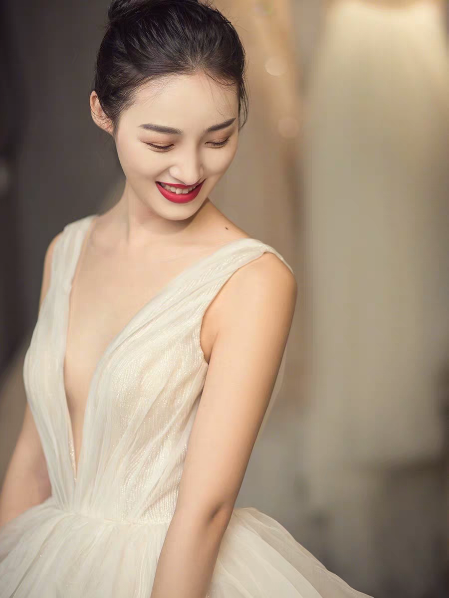 【种草】盘点夏季新款婚服，总有一款适合你❗