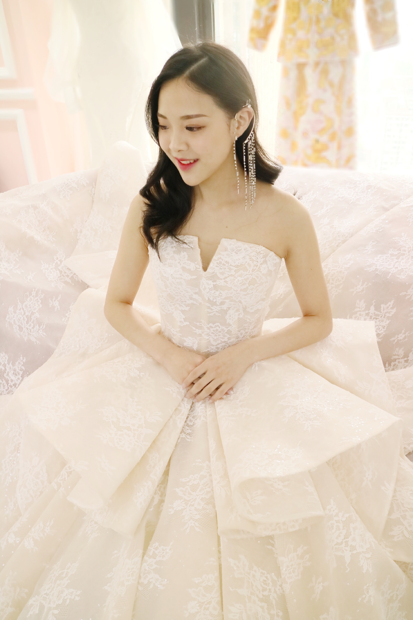 去了朋友婚纱店店试妆