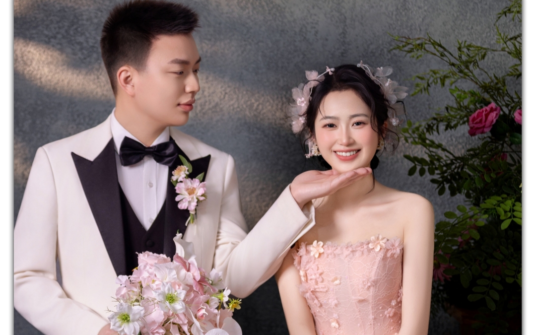 鲜花簇拥的童话秘境🌸花房婚纱照太美啦~