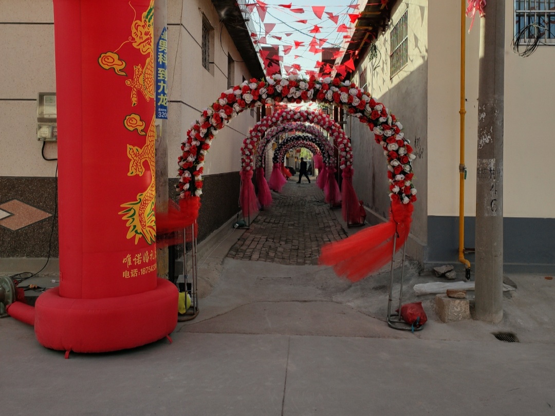 大气家中早场布置，拱门场布