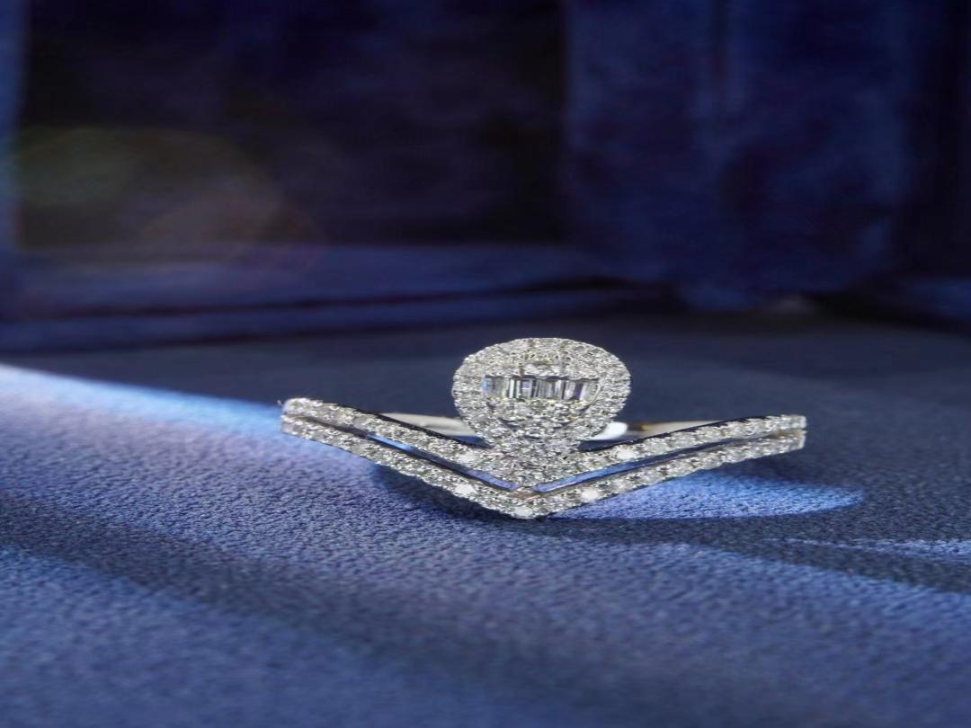 为爱加冕温婉可人的水滴双层戒