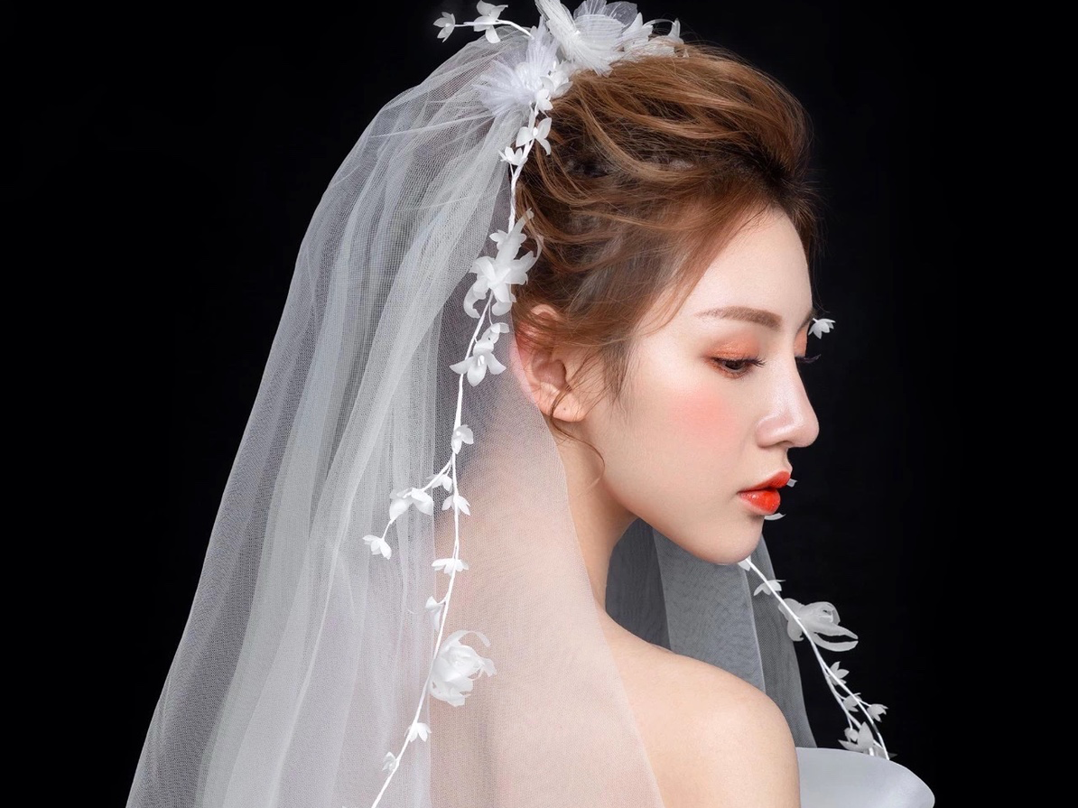 精致新娘跟妆，品牌化妆品，请各位准新娘提前预约哦