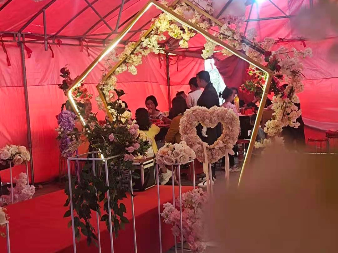 时尚前沿浪漫个性农村婚礼
