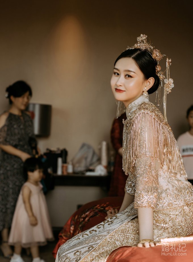 拒绝网红爆款，这条出门秀禾服真的美哭了！