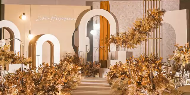 香槟色简约婚礼现场               