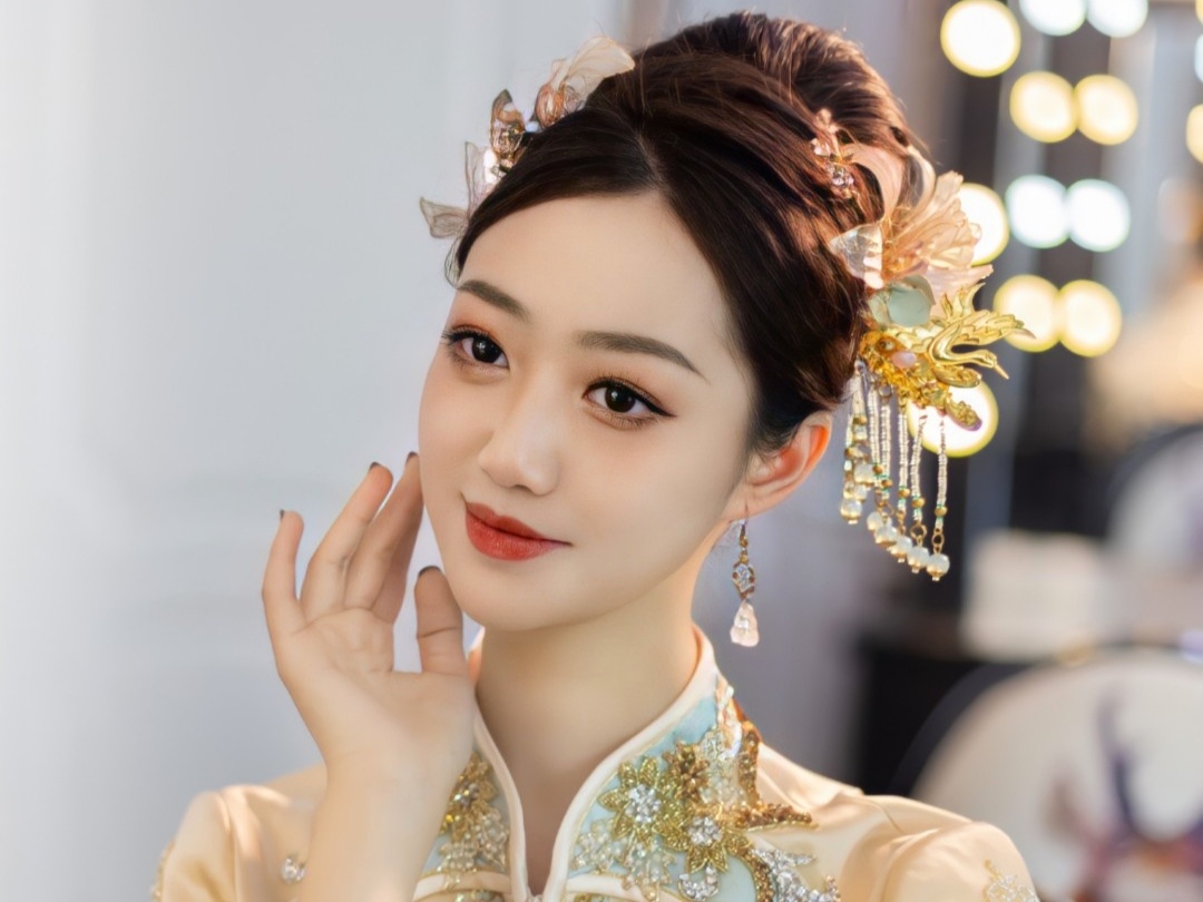 化妆总监婚礼全程跟妆（3～4个妆面造型）