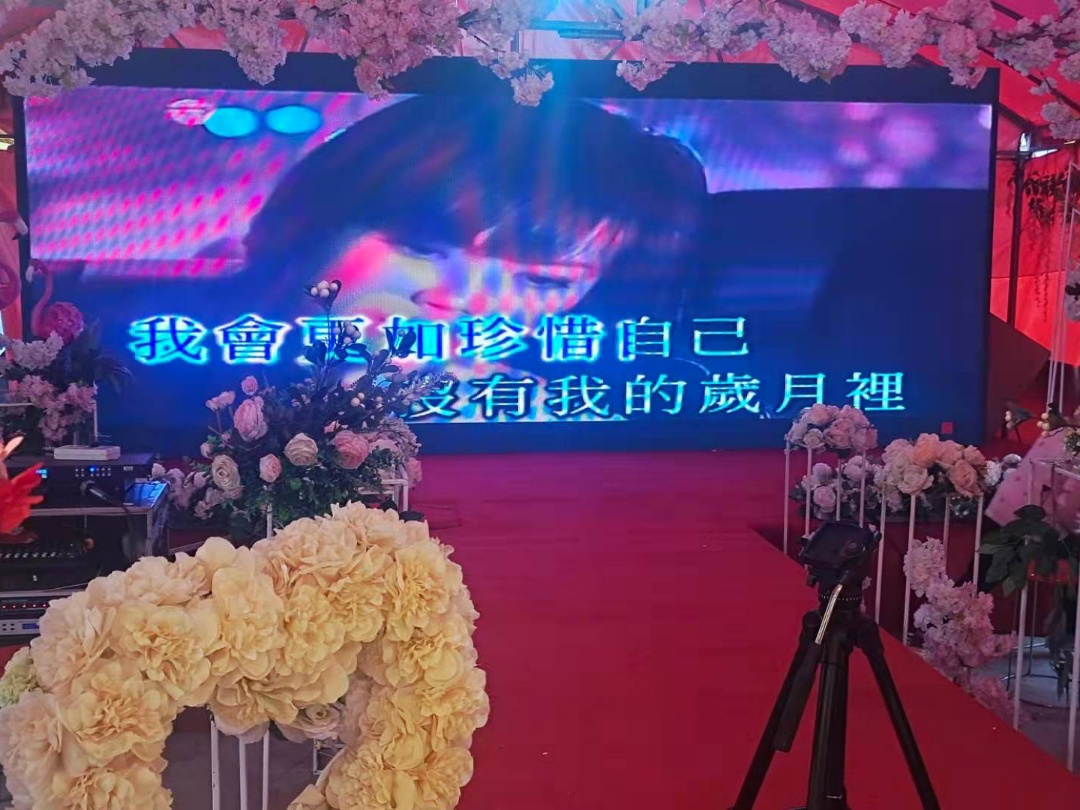 时尚前沿浪漫个性农村婚礼
