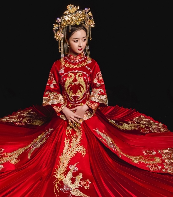 婚纱，秀禾服，买的全新的，只穿过一次，售卖，价格可商量