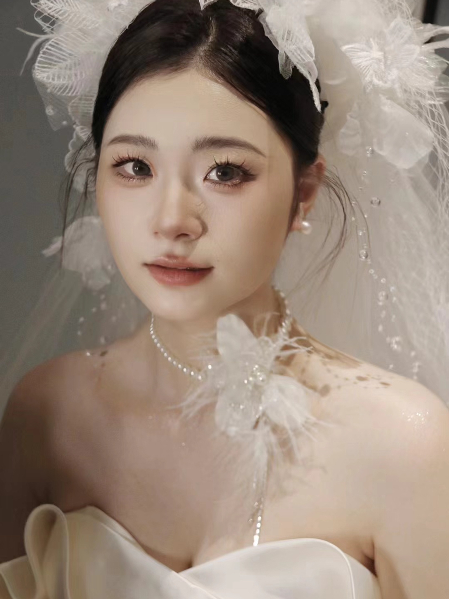 【人气推荐】总监新娘跟妆+3妆3造+新郎妆