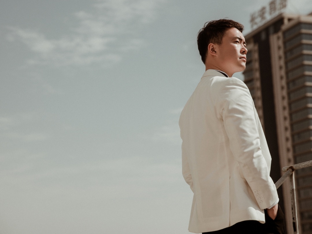 #主持#愿你踏遍山河，仍觉人间值得。