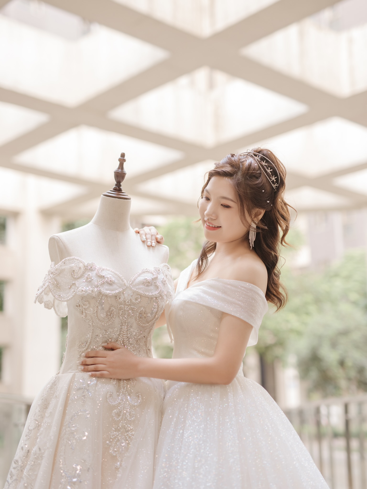 在逃公主半披发迎亲造型