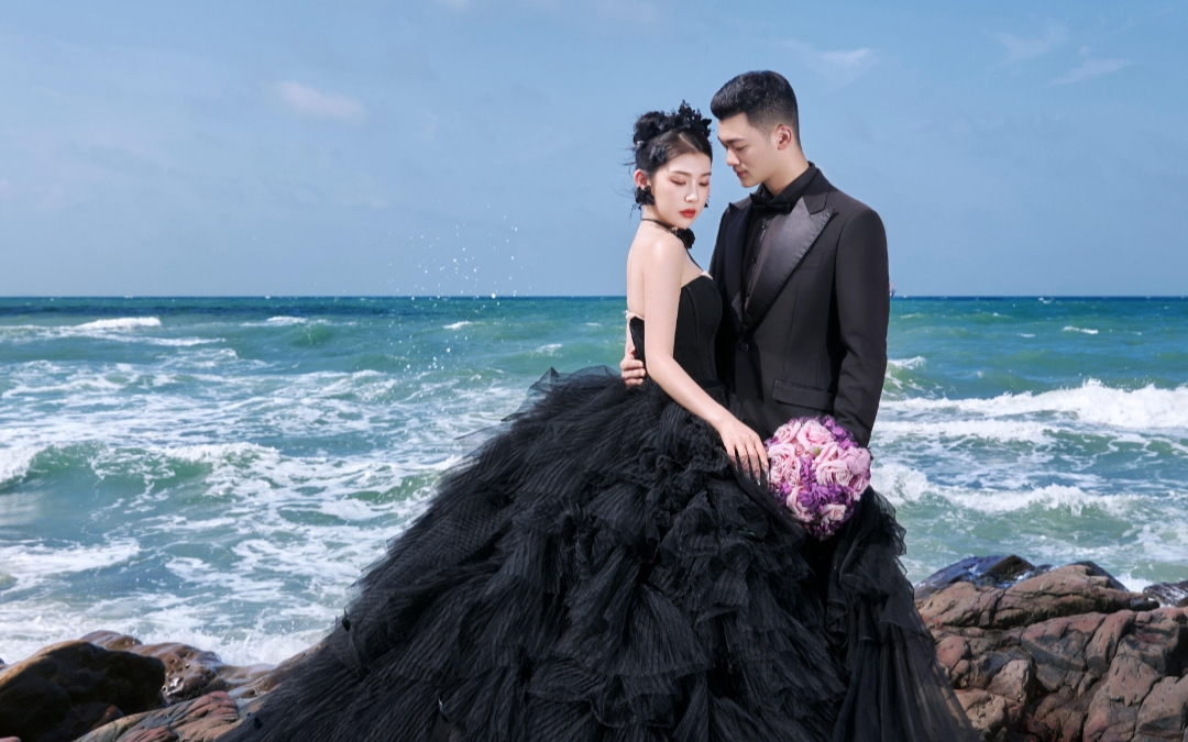 黑色礼服海景婚纱照