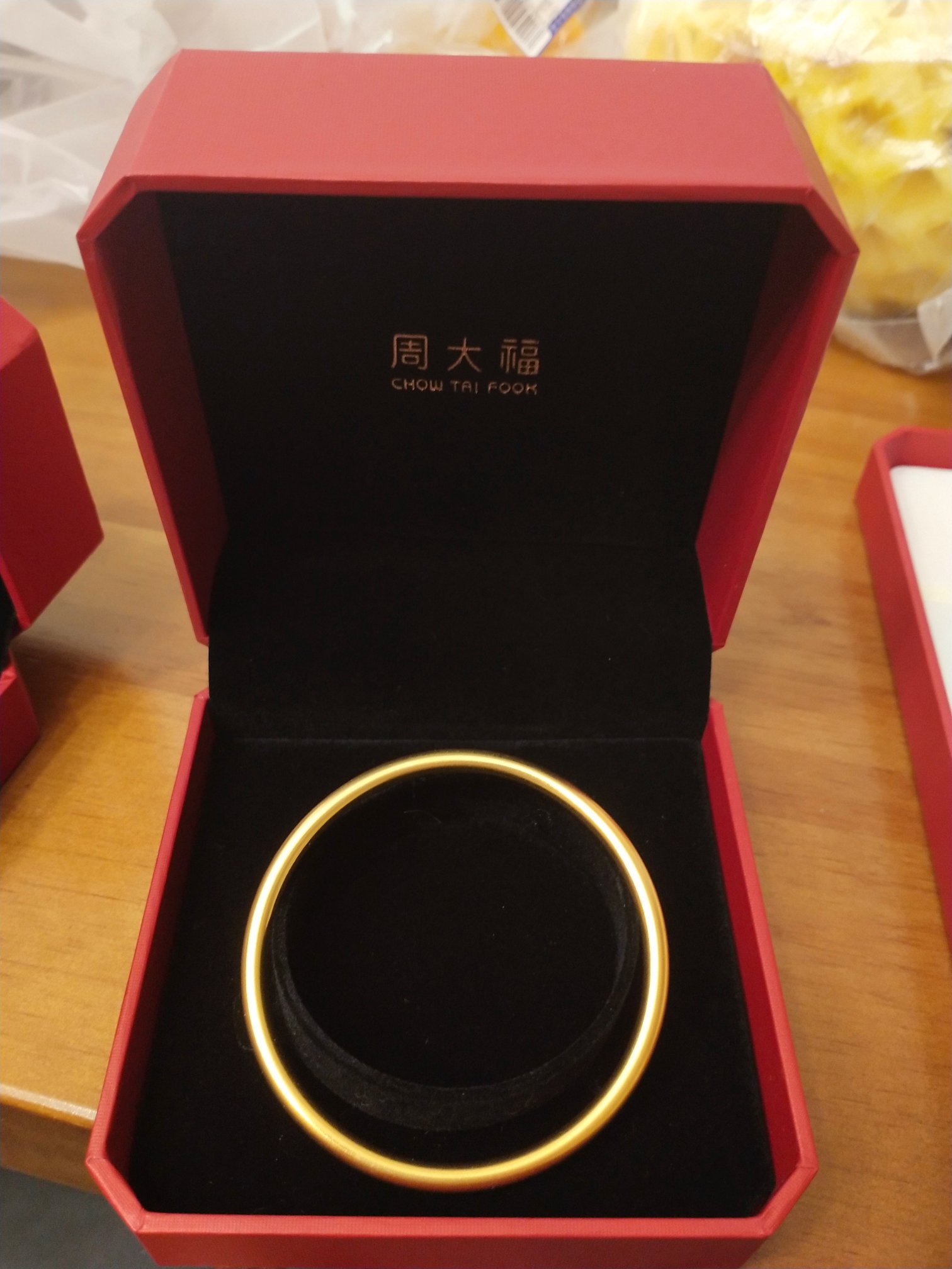 2万买金，周大福和周生生哪个好？