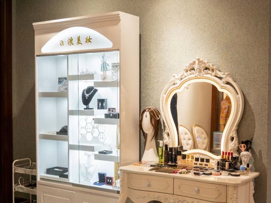 中式汉服婚礼全天婚礼跟妆+伴娘亲友团套餐