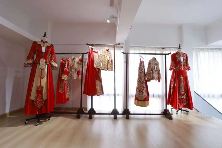 嫁依婚纱JIAYISTUDIO