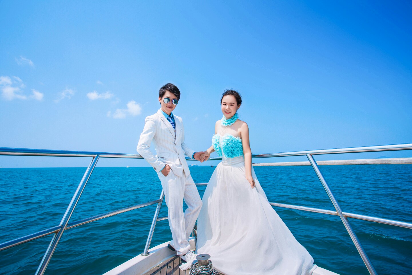三亚巴黎婚纱_三亚婚纱摄影