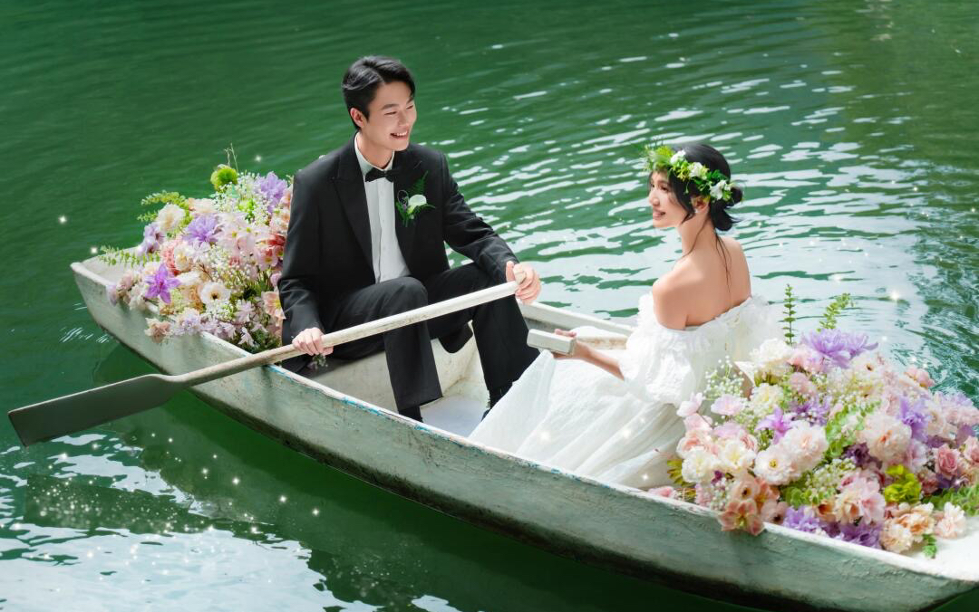 花束盛开在夏天   热烈又浪漫