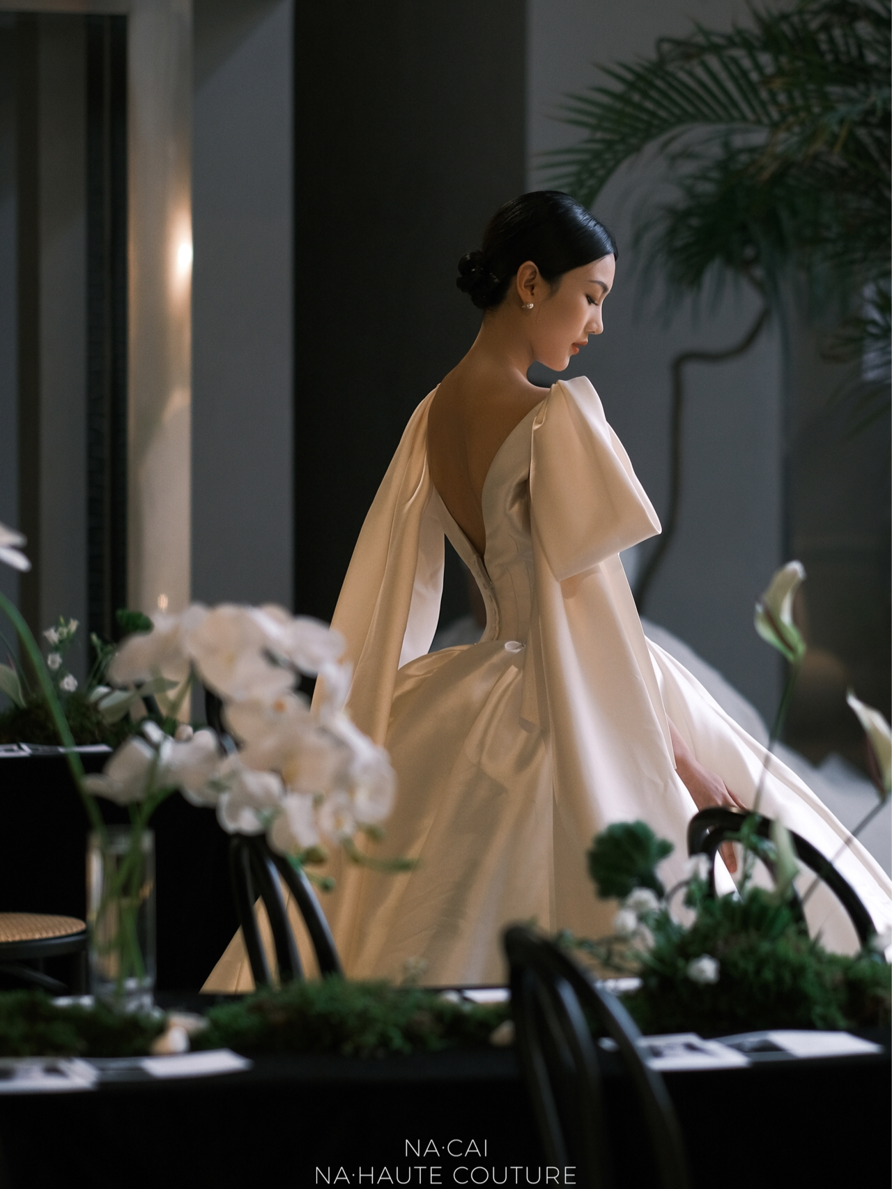 缎面双肩蝴蝶结婚纱