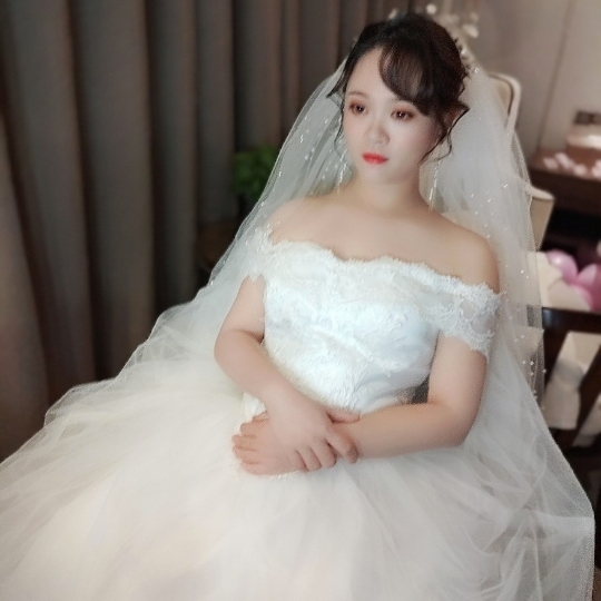 补发前两天的新娘跟妆，新娘是一个很可爱的小姐姐