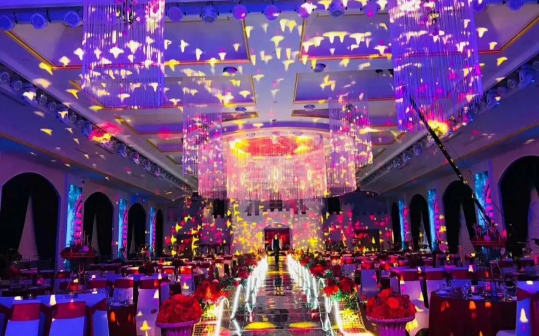 跟拍，跟妆，可迎宾区鲜花布置