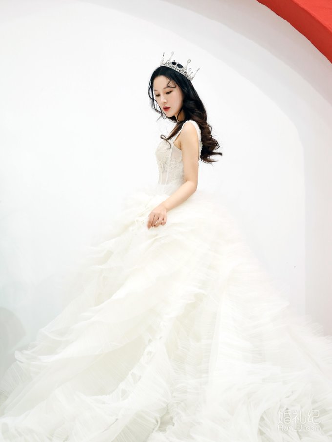#试纱look#试完婚纱想结第二次婚了[大笑]