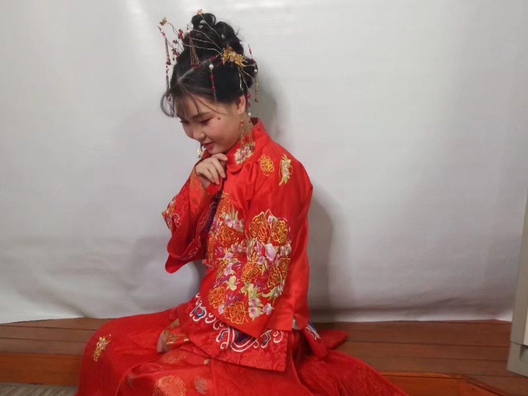 中式风格新娘典雅大方大气时尚新娘