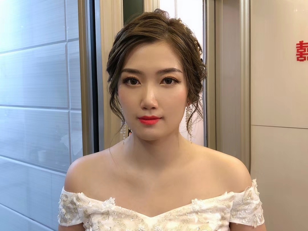 [榜单热销]新娘全天跟妆