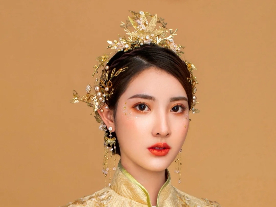 套餐A资深化妆师全天跟妆【现在预定送亲友妆】