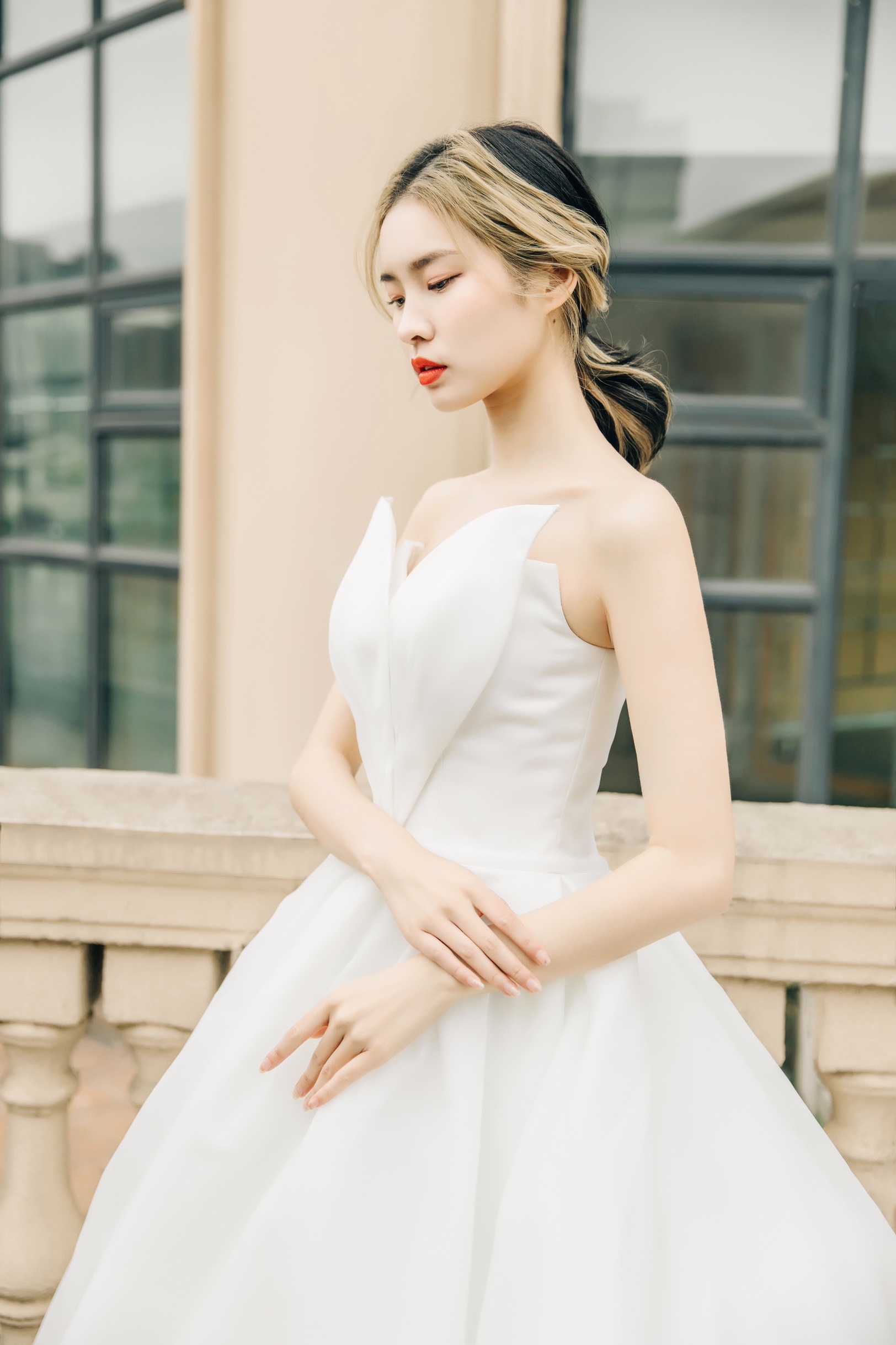 解决了想穿缎面婚纱可是撑不起来的超瘦小个子新娘的烦恼[鼓掌]