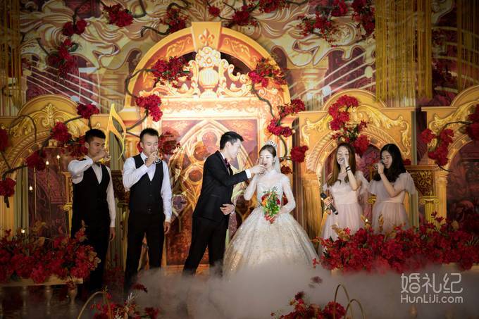 定制欧式红金主题婚礼，平民价格华丽效果，你猜多少钱？