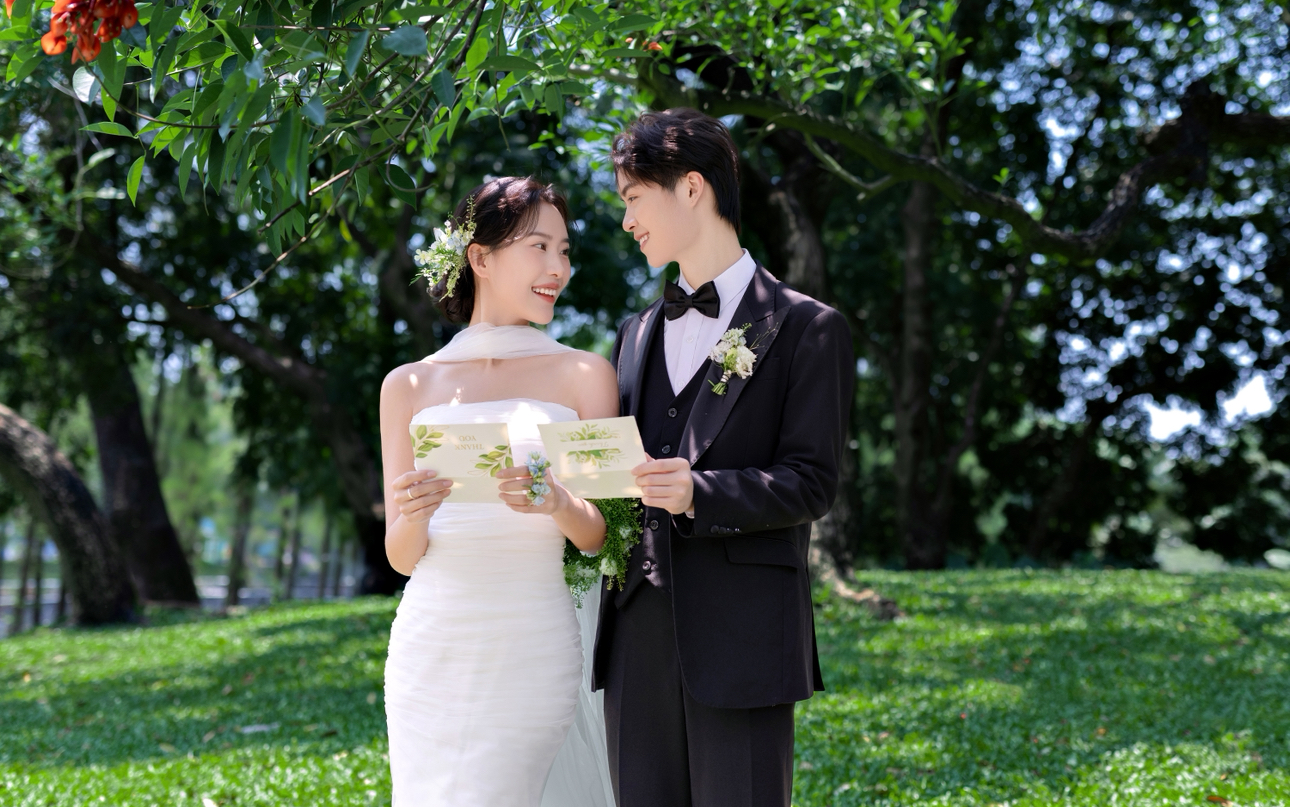 真香預警閉眼入??韓式簡約草坪森系婚紗照