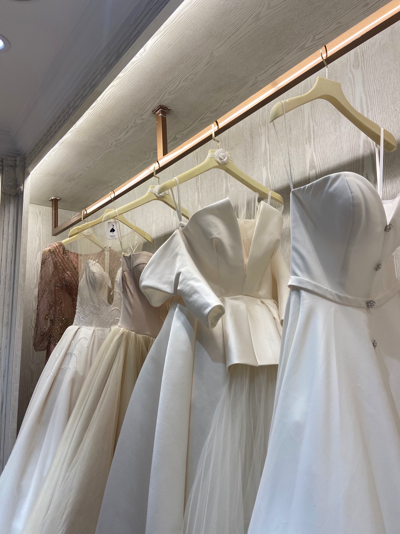YJ设计师品牌婚纱礼服馆(星沙店)
