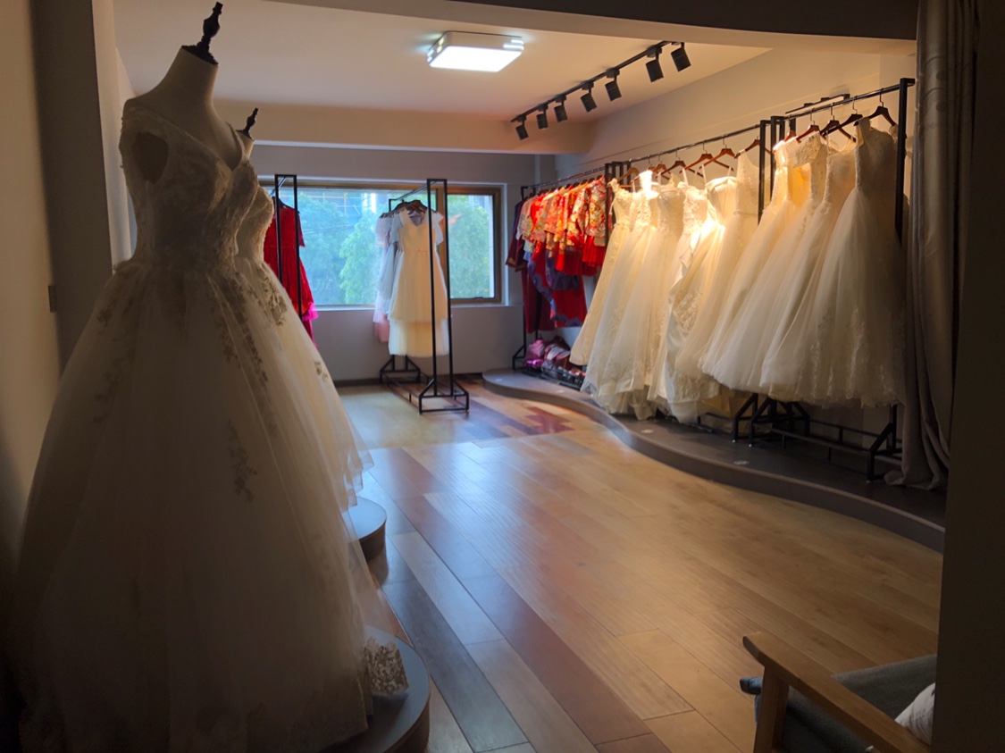 潜山市鹊桥婚纱摄影工作室