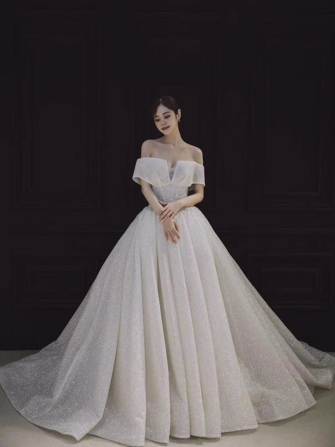 【性价比超值】婚纱礼服十件套+新郎西装