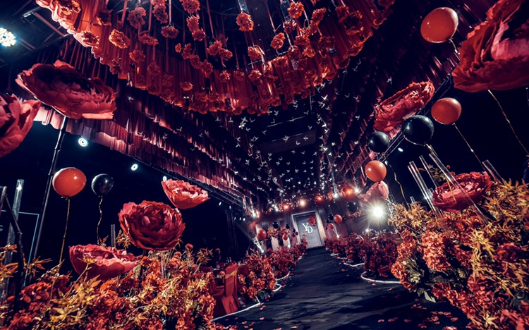 《Red and Black》万达嘉华