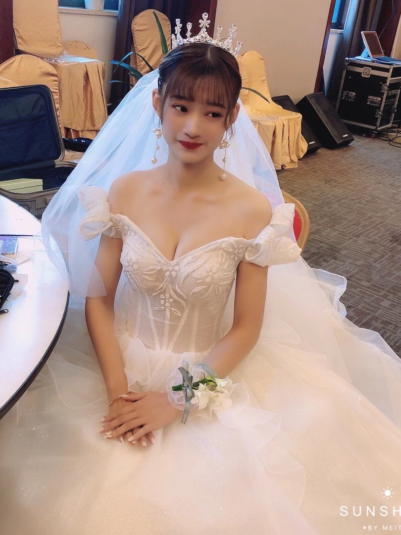 时尚与柔美的婚纱秀禾婚礼跟妆风格