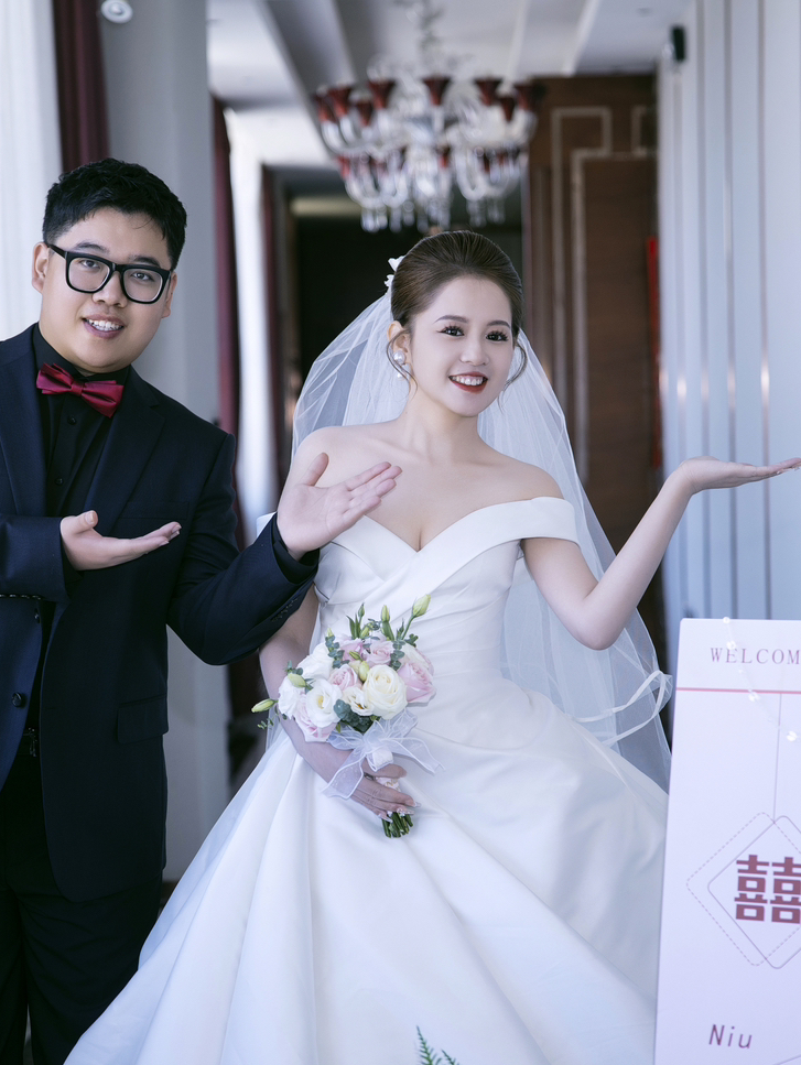 緞面婚紗真的太高級(jí)了