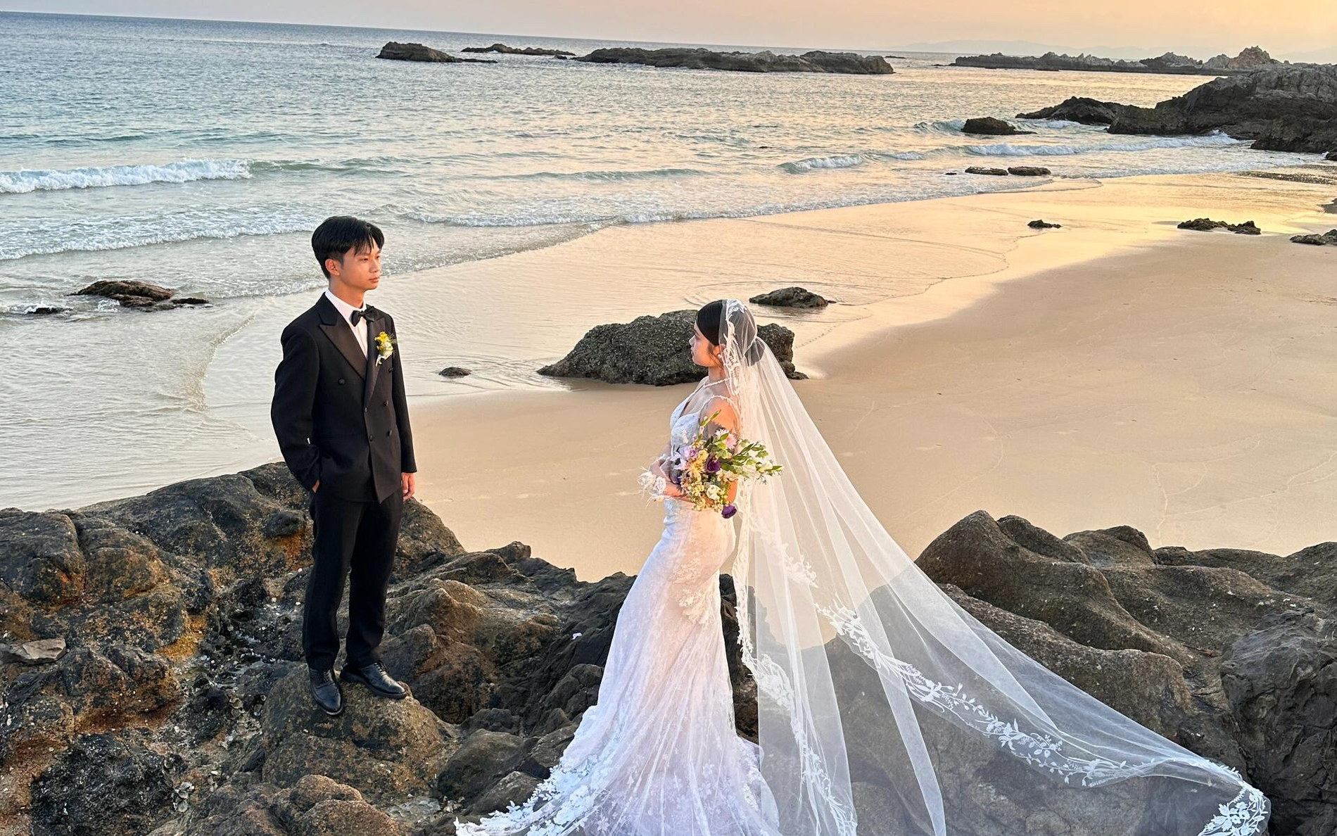 海邊礁石 咖啡花房 你和我