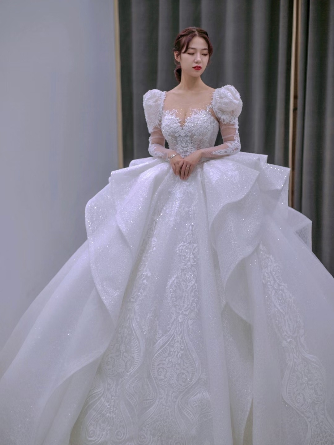 适合宴会小厅，或户外婚礼