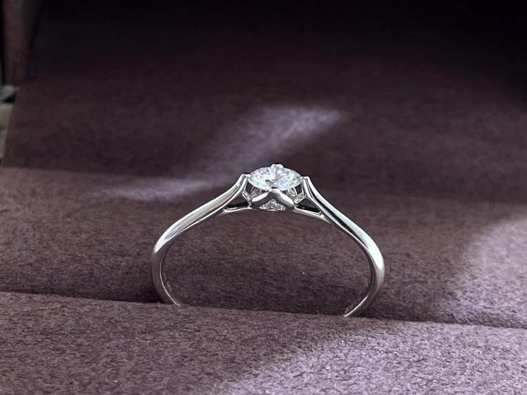 18K金钻戒经典四爪镶嵌