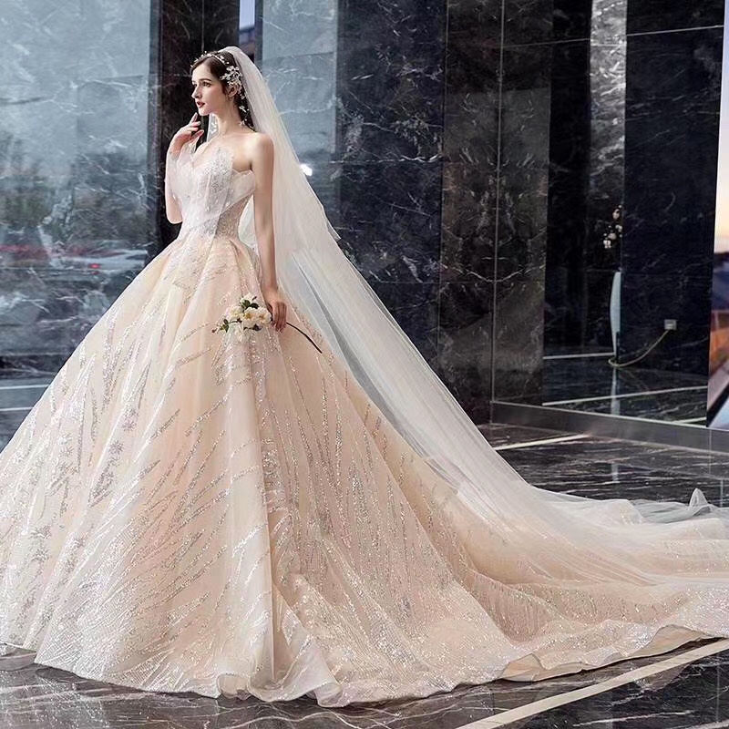 婚纱出租，有孕妇款