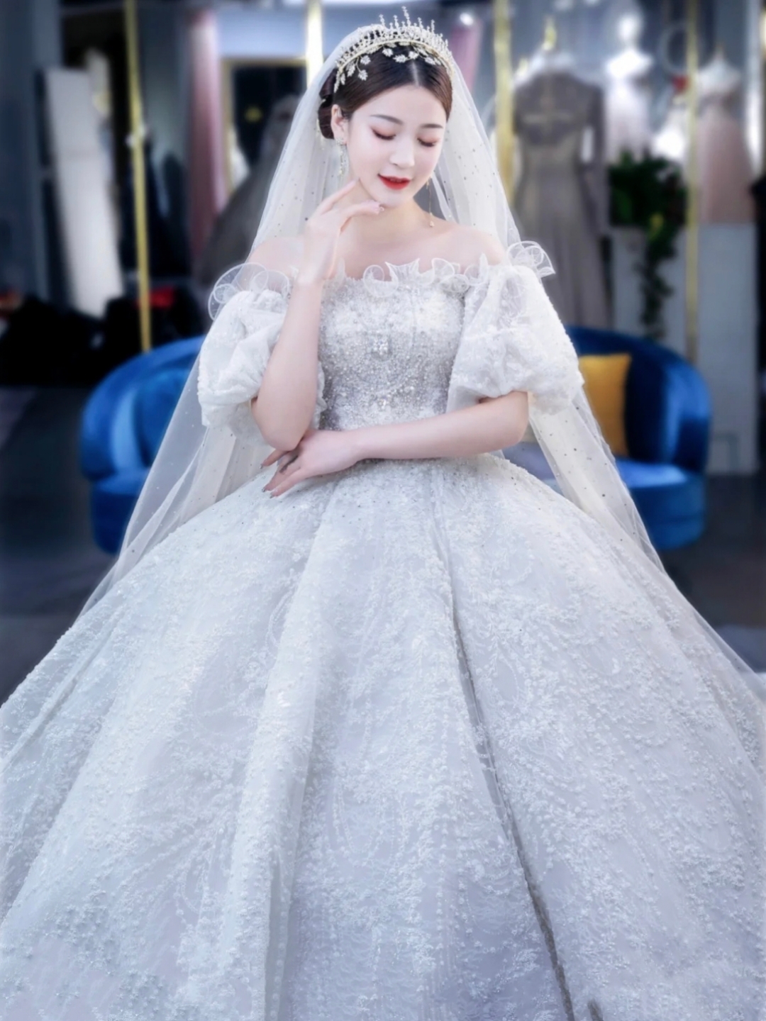 气质款仪式主纱大拖尾