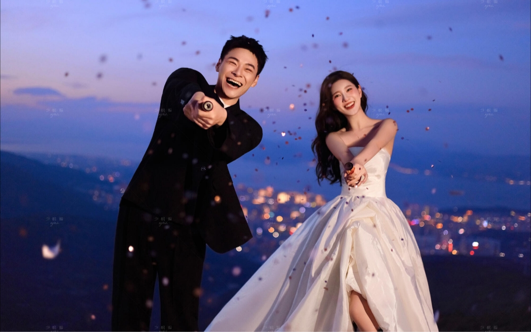 這組夕陽(yáng)婚紗照拍出了生命的悸動(dòng)感