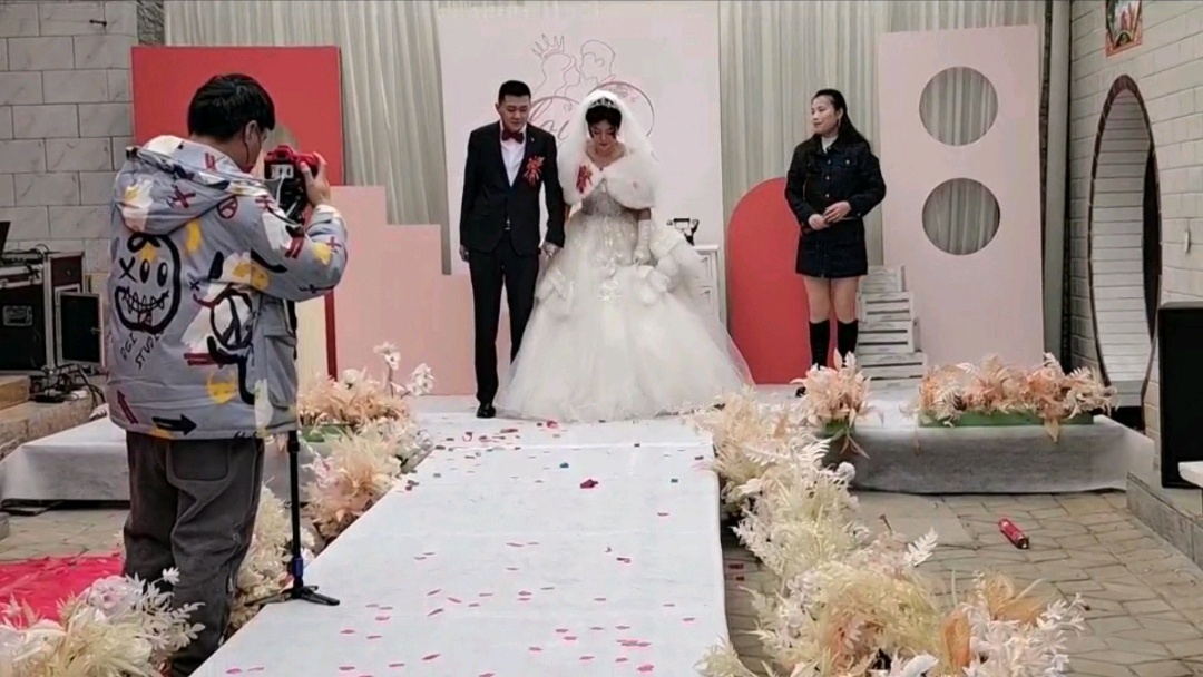 浪漫的庭院婚禮