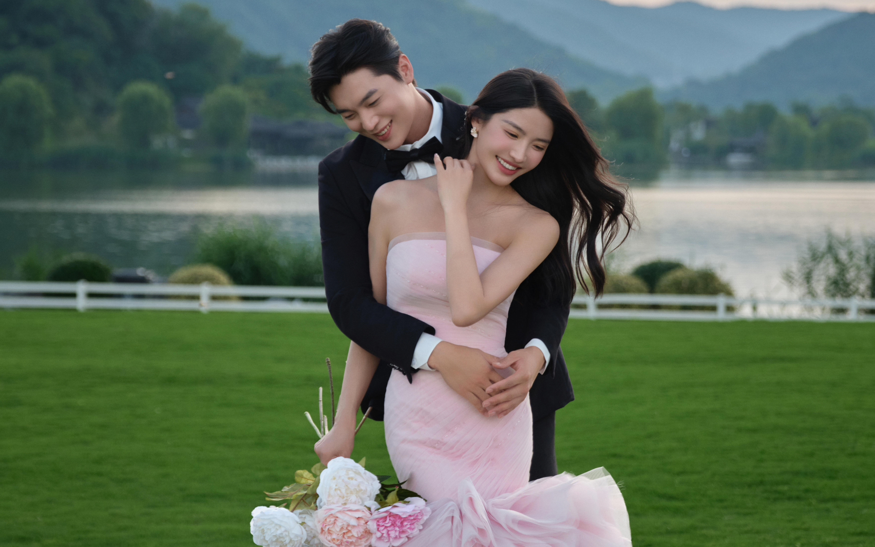 山野湖濱的浪漫誓約｜電影感婚紗照