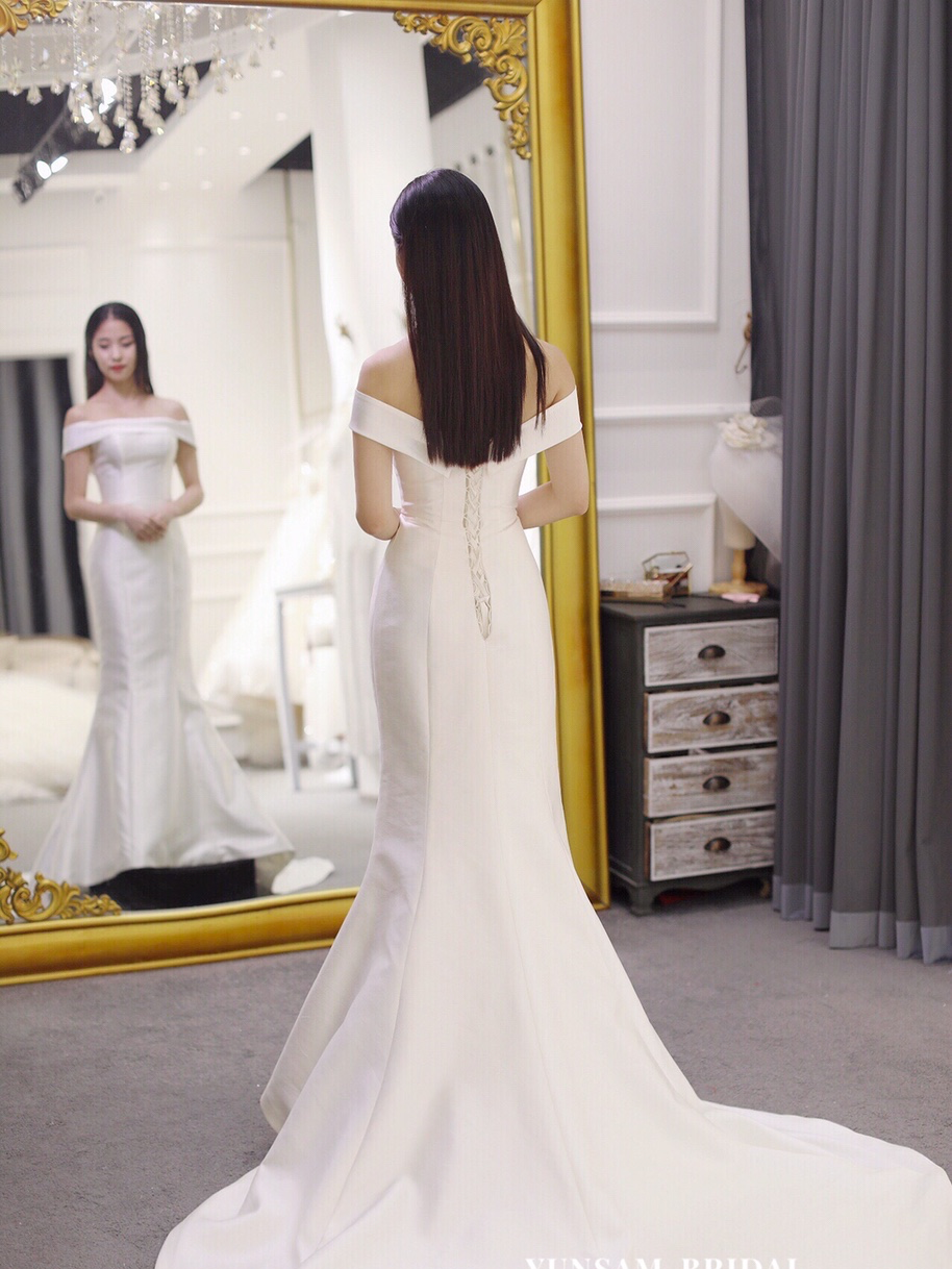 【云裳】 网络特惠  婚纱礼服三件套+伴娘服四件