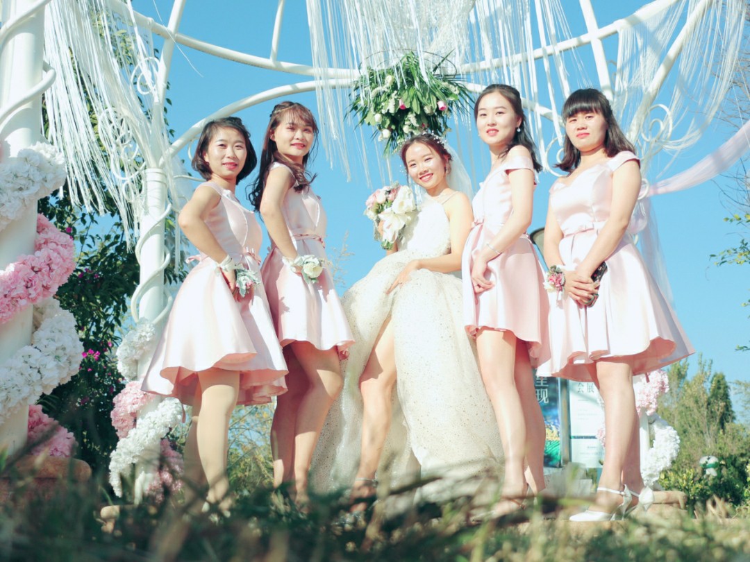 超划算！！专业婚礼跟拍单机位拍照，40精修+底片