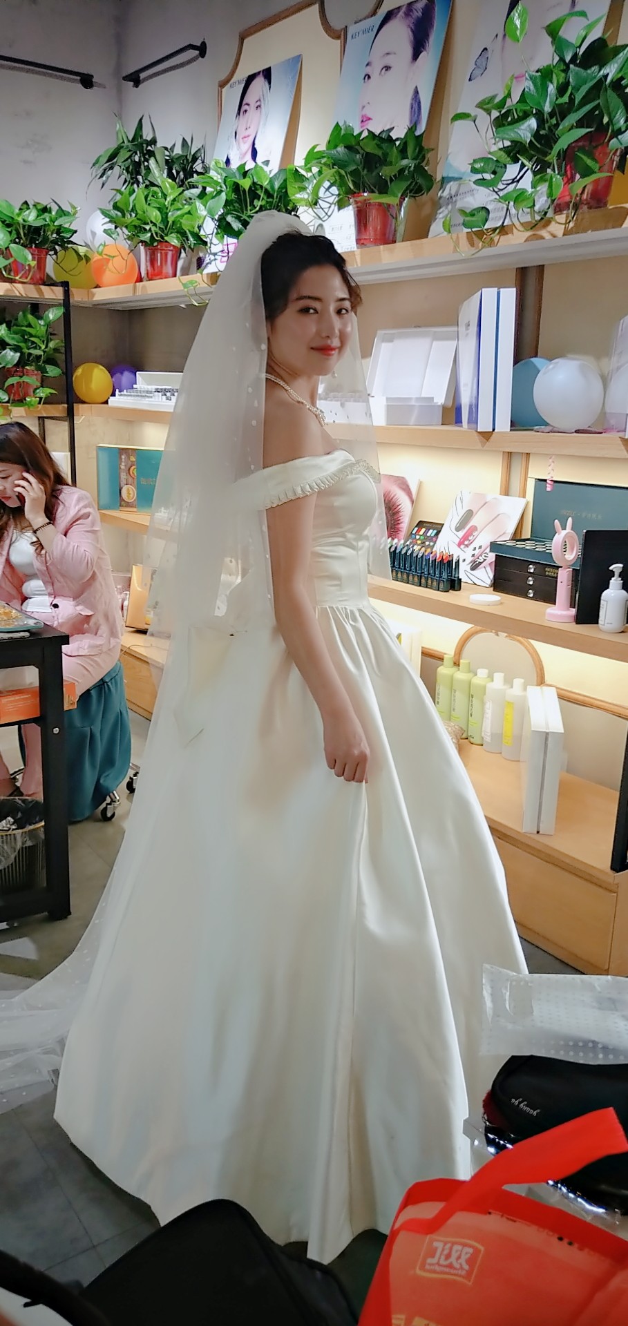 婚纱买还是租？楼主建议买！1200拿下3套超美婚服~