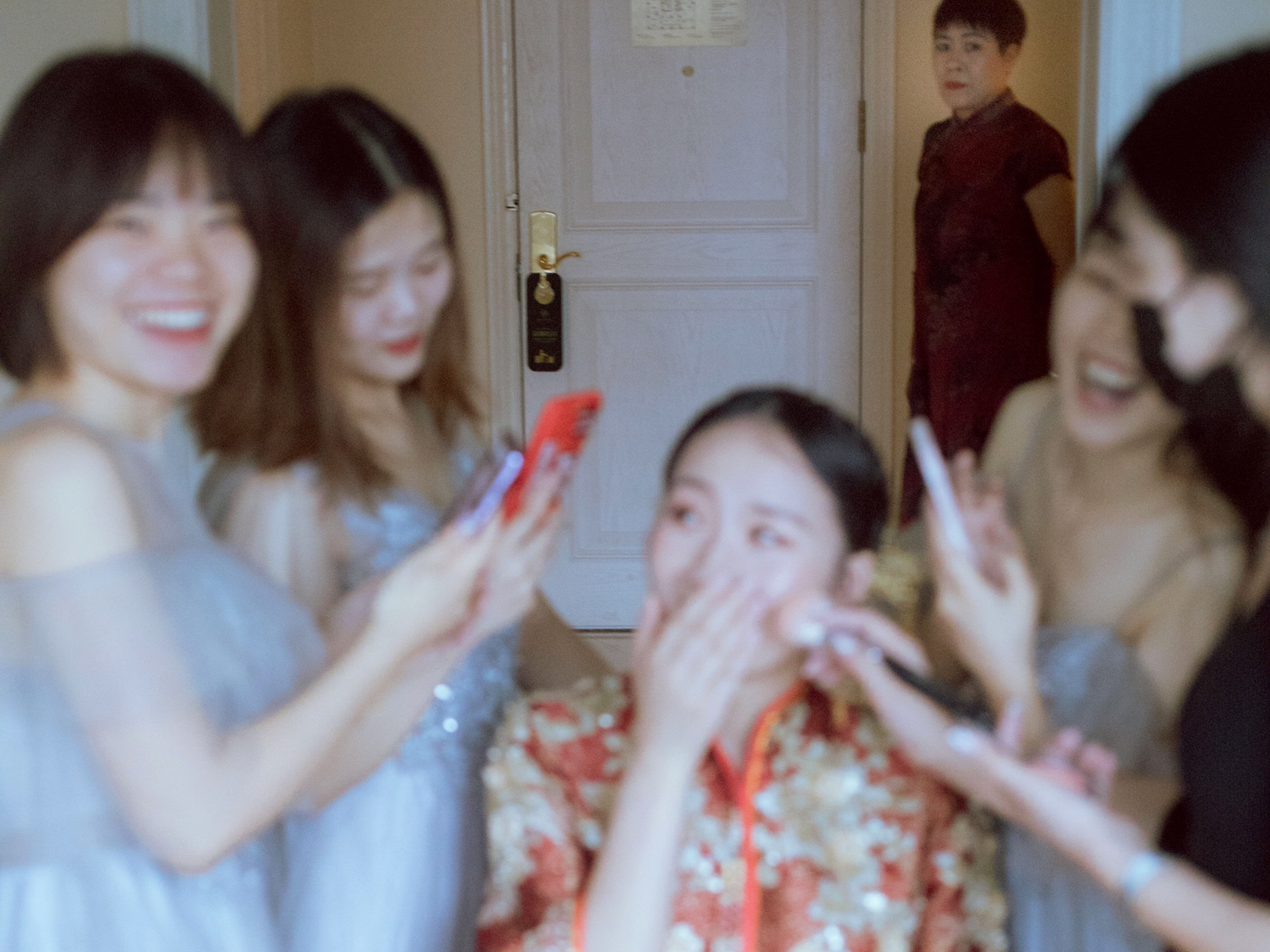 晴天适合相见，雨天适合思念。日常需要在一起。