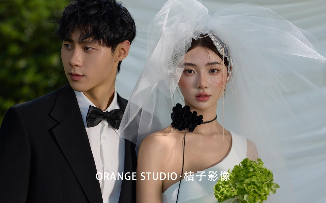 草坪实际婚纱照